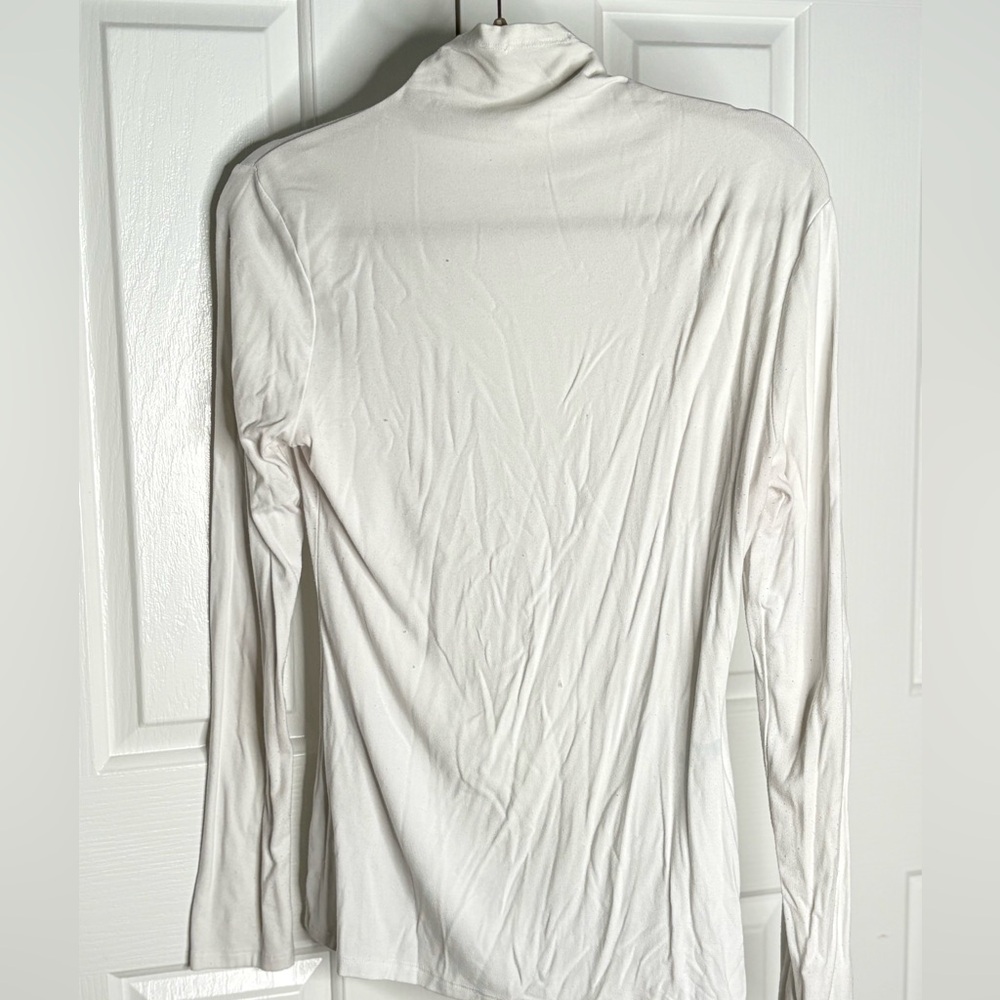 stretchy white mock neck longsleeve!🤍
